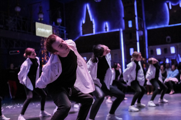 5BCF897B-E639-44DB-93AF-A5F506860030