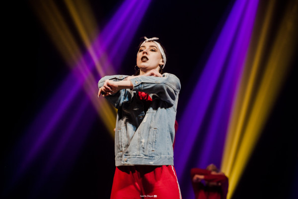 C7FB3FE7-46F9-493D-94E0-B1BF194EDF3E