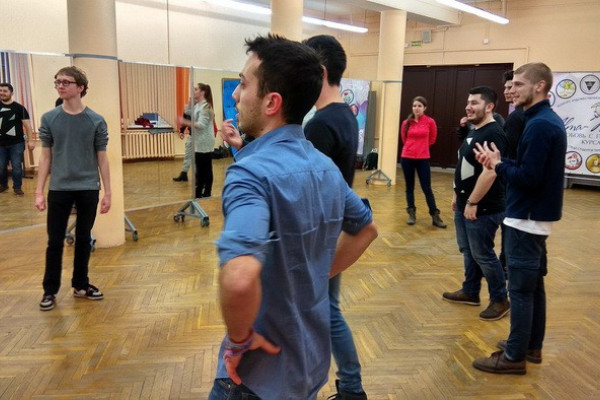 AUaVdx0KWyU-c9deb140ad