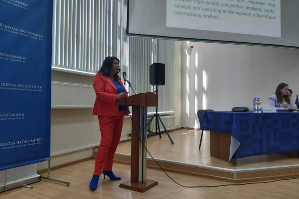 photo_5246990979943222486_y