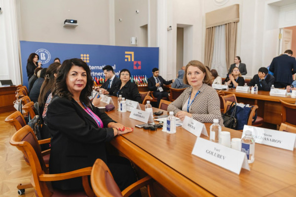 photo_5246990979943222489_y