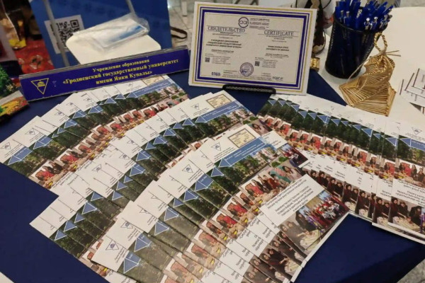 photo_5278716657818257909_y