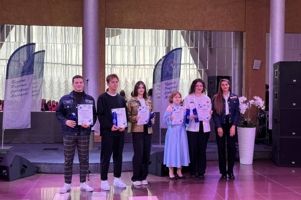 photo_5298940361735000660_y