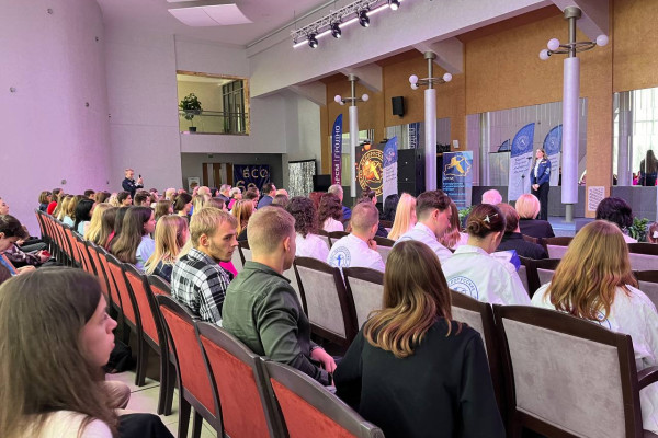 photo_5298940361735000664_y