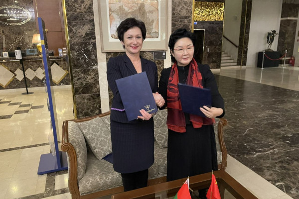 photo_5397939040080220822_y