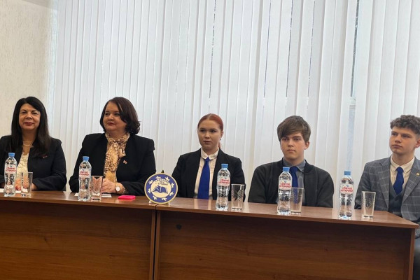 photo_5312479129444144005_y