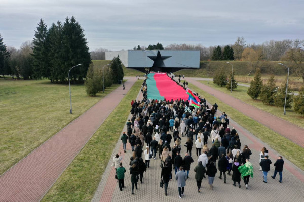 photo_5364211258905187789_y