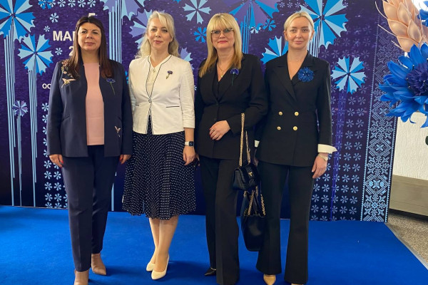 photo_5445264657649621200_y