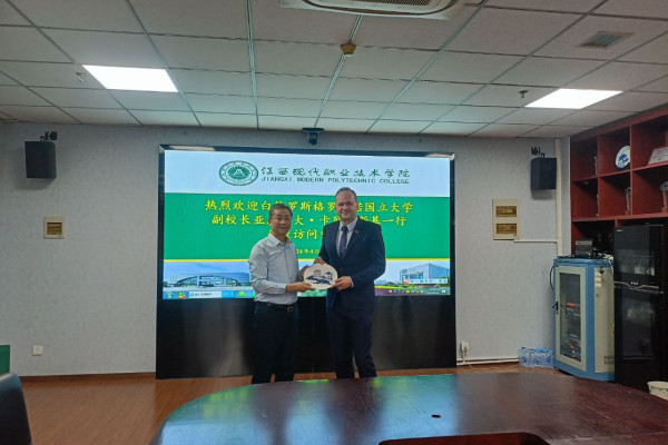 photo_5280626896062765374_y