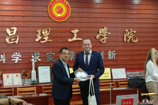 IMG-52769935723550c4d3238e3ede56cb35-V