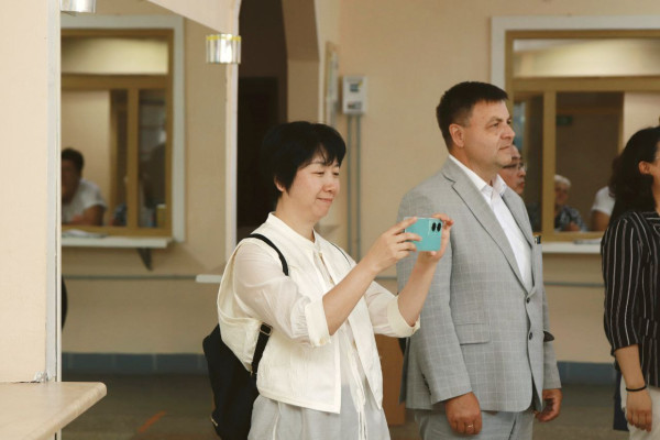 photo_5429481236952373428_y