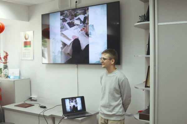 photo_5429481236952373431_y