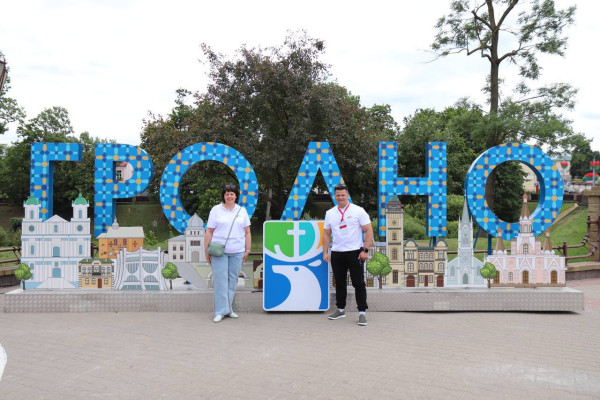 photo_5460753628273960550_y