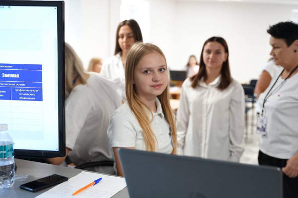 photo_5248972381500858819_y