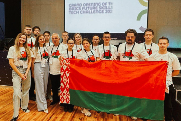 photo_5445105752449607576_y