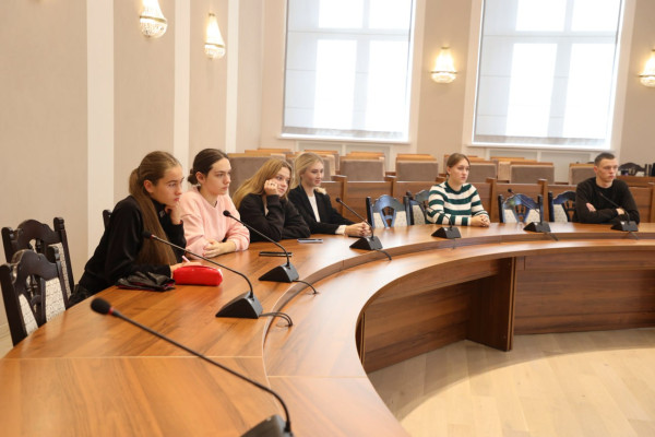 photo_5246778447781570603_y