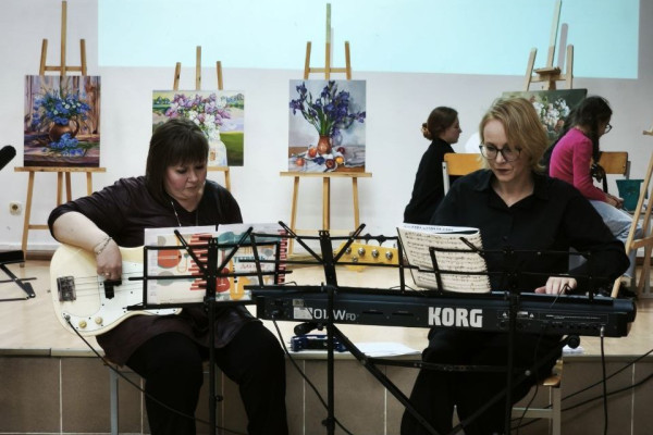 photo_5422820571604970141_y