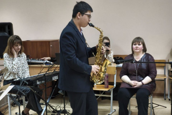 photo_5422820571604970142_y