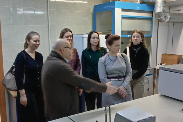 photo_5424846159786141114_y