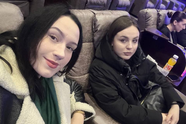 photo_5226856379418011910_y