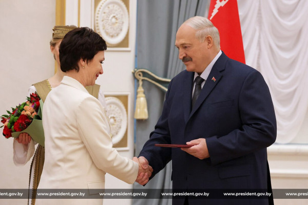 photo_5251217429625958861_y