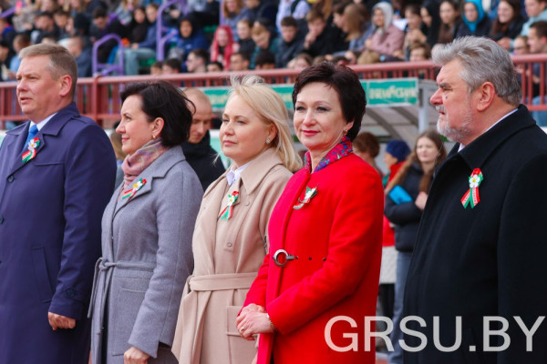 photo_5253836290229661340_y