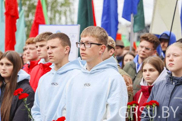 photo_5253836290229661353_y