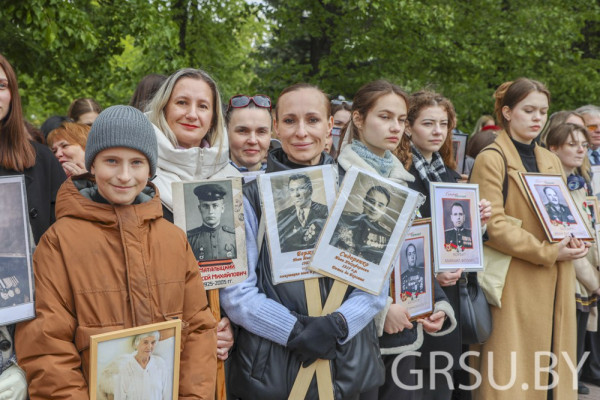 photo_5253836290229661356_y