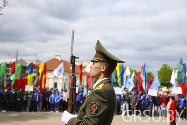 photo_5253836290229661363_y