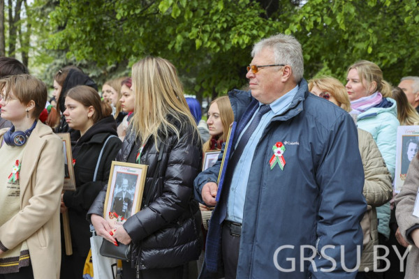 photo_5253836290229661369_y