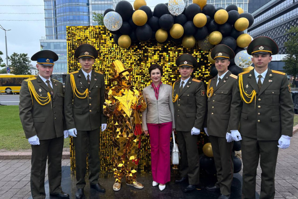 photo_5382165755505799532_y