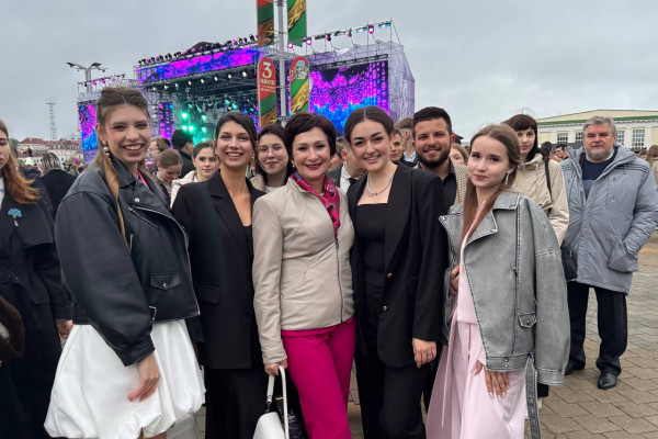 photo_5382165755505799533_y