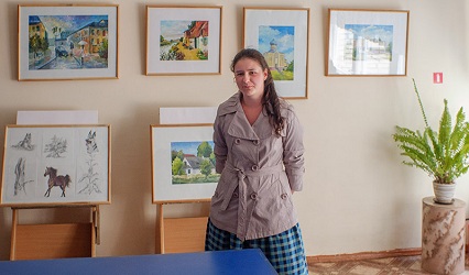 В Волковысском колледже ГрГУ имени Янки Купалы открылась персональная выставка картин учащейся