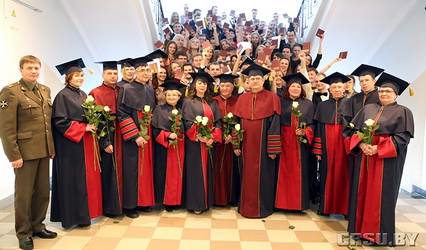 Дыпломы магістраў уручылі 86 выпускнікам ГрДУ імя Янкі Купалы