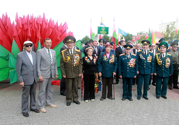 Представители ГрГУ имени Янки Купалы приняли участие в праздновании 72-й годовщины освобождения Гродно от немецко-фашистских захватчиков