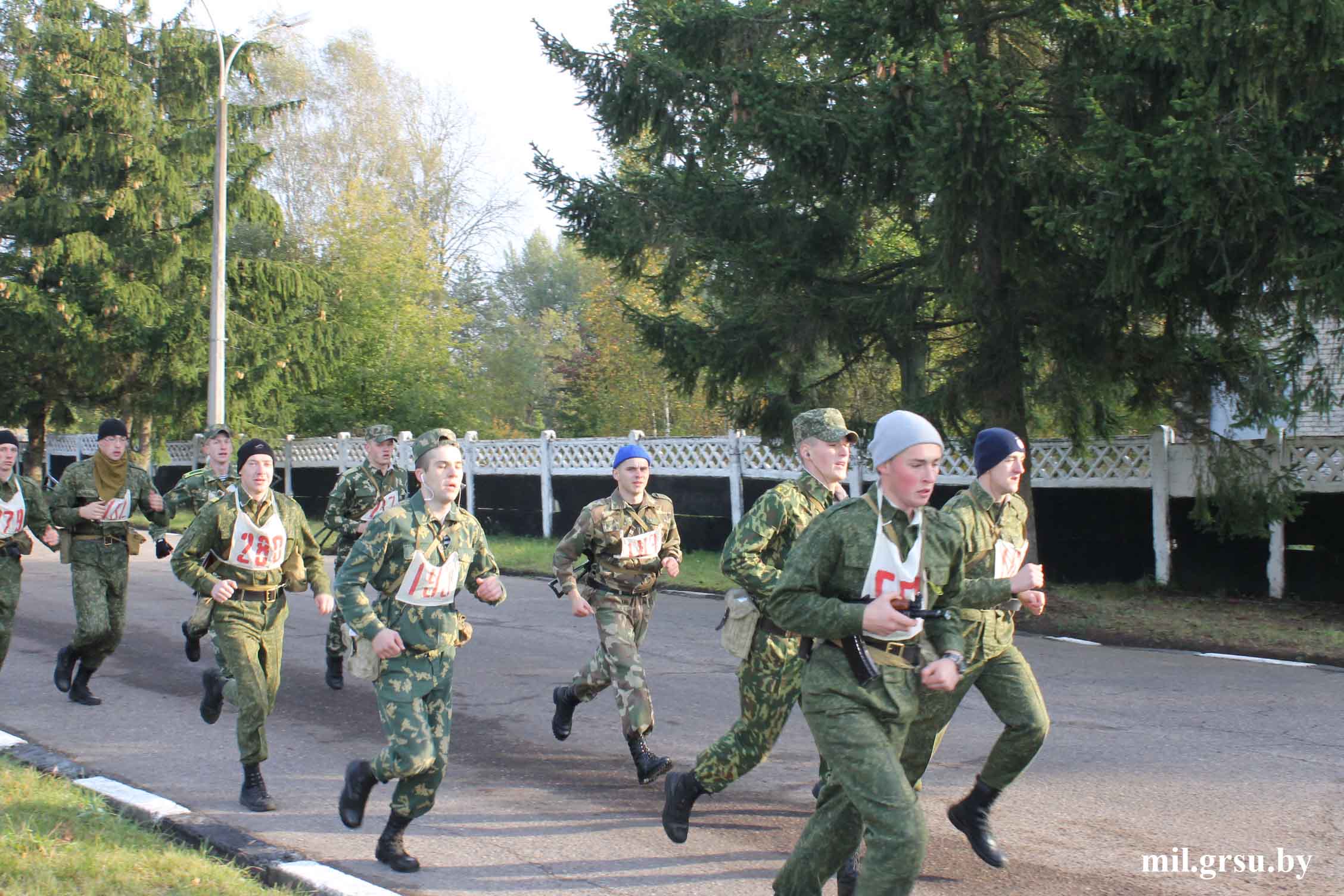 Курсанты военного факультета пробежали марш-бросок