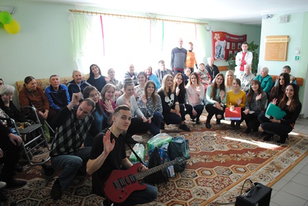 Студенты-волонтеры юридического факультета выступили с концертом в доме-интернате для престарелых и инвалидов в д. Пышки