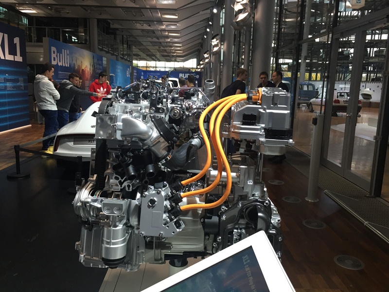 Завод по сборке лимузинов Volkswagen Phaeton в Дрездене и завод Škoda в Праге посетили студенты факультета инновационных технологий машиностроения