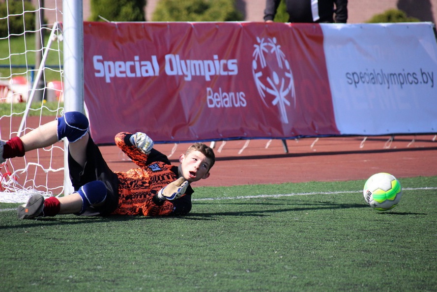 Студенты ГрГУ имени Янки Купалы выступили в качестве волонтеров на международном футбольном турнире Special Olympics