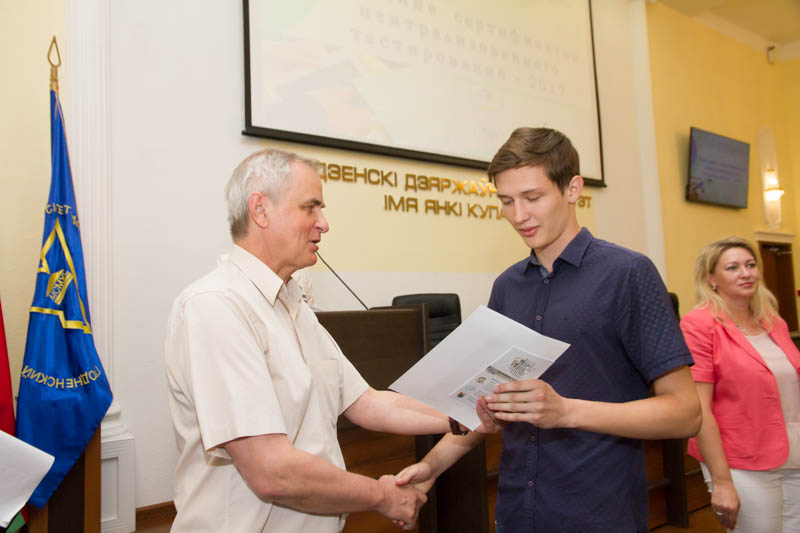 В ГрГУ имени Янки Купалы началась выдача сертификатов централизованного тестирования (ДОБАВЛЕНО ВИДЕО)