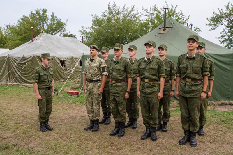 На военном факультете ГрГУ имени Янки Купалы проходят учебно-полевые сборы по начальной боевой подготовке среди первокурсников