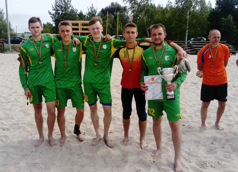 Команда ГрГУ имени Янки Купалы выиграла чемпионат Гродненской области по пляжному футболу