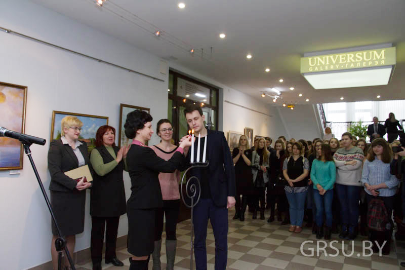 В ГрГУ имени Янки Купалы открылась выставка картин студентов и выпускников факультета искусств и дизайна