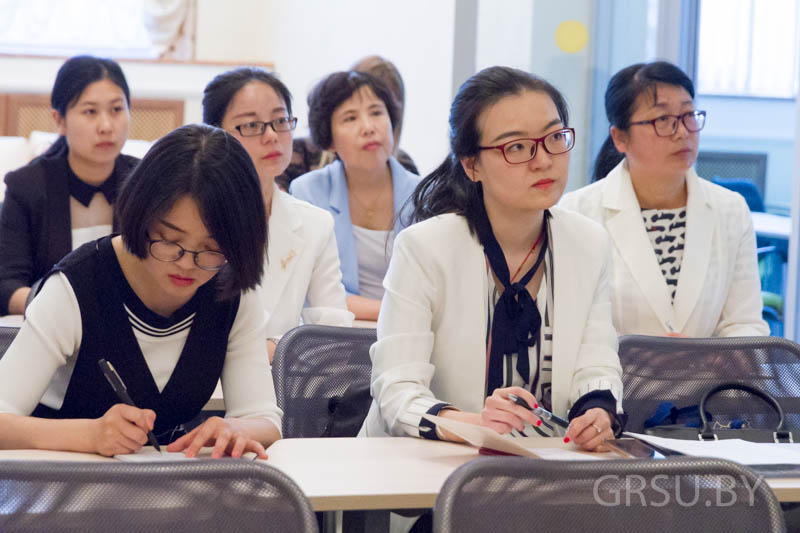 Десять представителей китайской провинции Ганьсу начали изучать  русский язык в ГрГУ имени Янки Купалы (ДОБАВЛЕНО ВИДЕО)