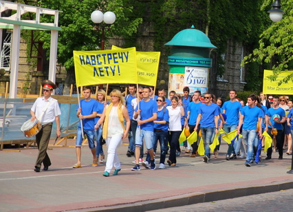 Выкладчыкі і навучэнцы Гуманітарнага каледжа ГрДУ імя Янкі Купалы пройдуць і праедуць на роварах і роліках па вуліцах Гродна