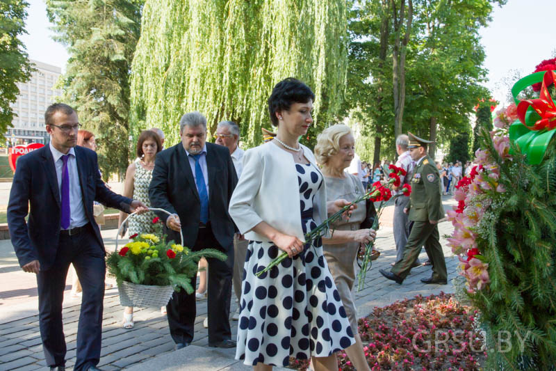 Накануне Дня Независимости Республики Беларусь в Гродно возложили цветы к памятнику советским воинам и партизанам, погибшим в годы Великой Отечественной войны.