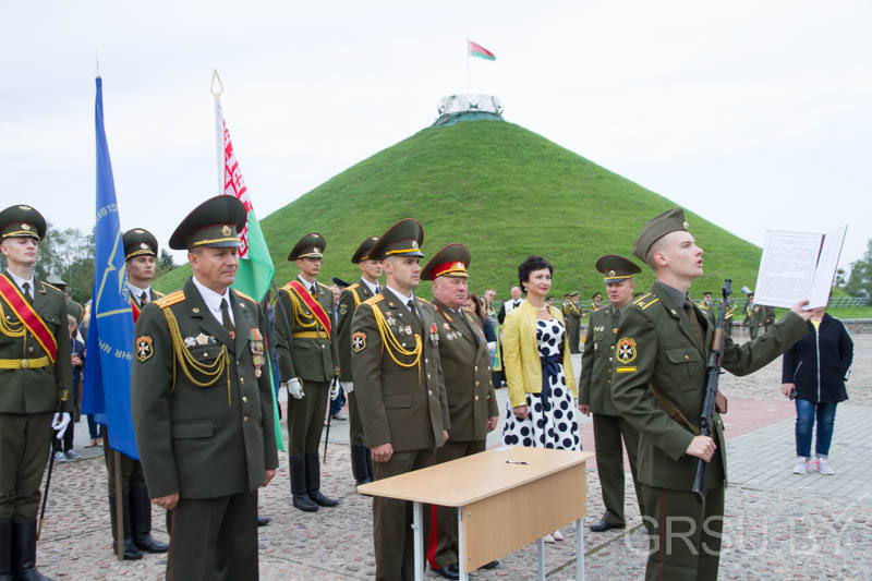 Курсанты военного факультета ГрГУ имени Янки Купалы приняли присягу на верность Республике Беларусь и белорусскому народу (ДОБАВЛЕНО ВИДЕО)