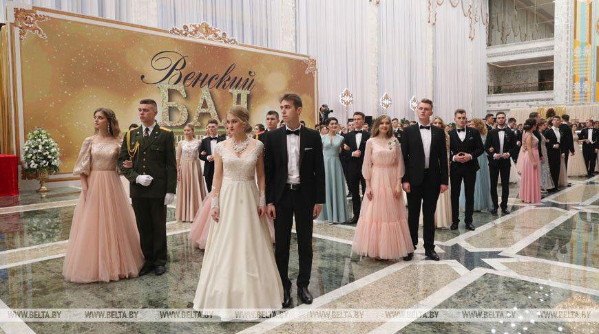 Венский бал впервые проходит во Дворце Независимости