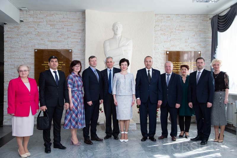 Посол Туркменистана в Республике Беларусь Шакулыев Назаркулы Шакулыевич посетил ГрГУ имени Янки Купалы