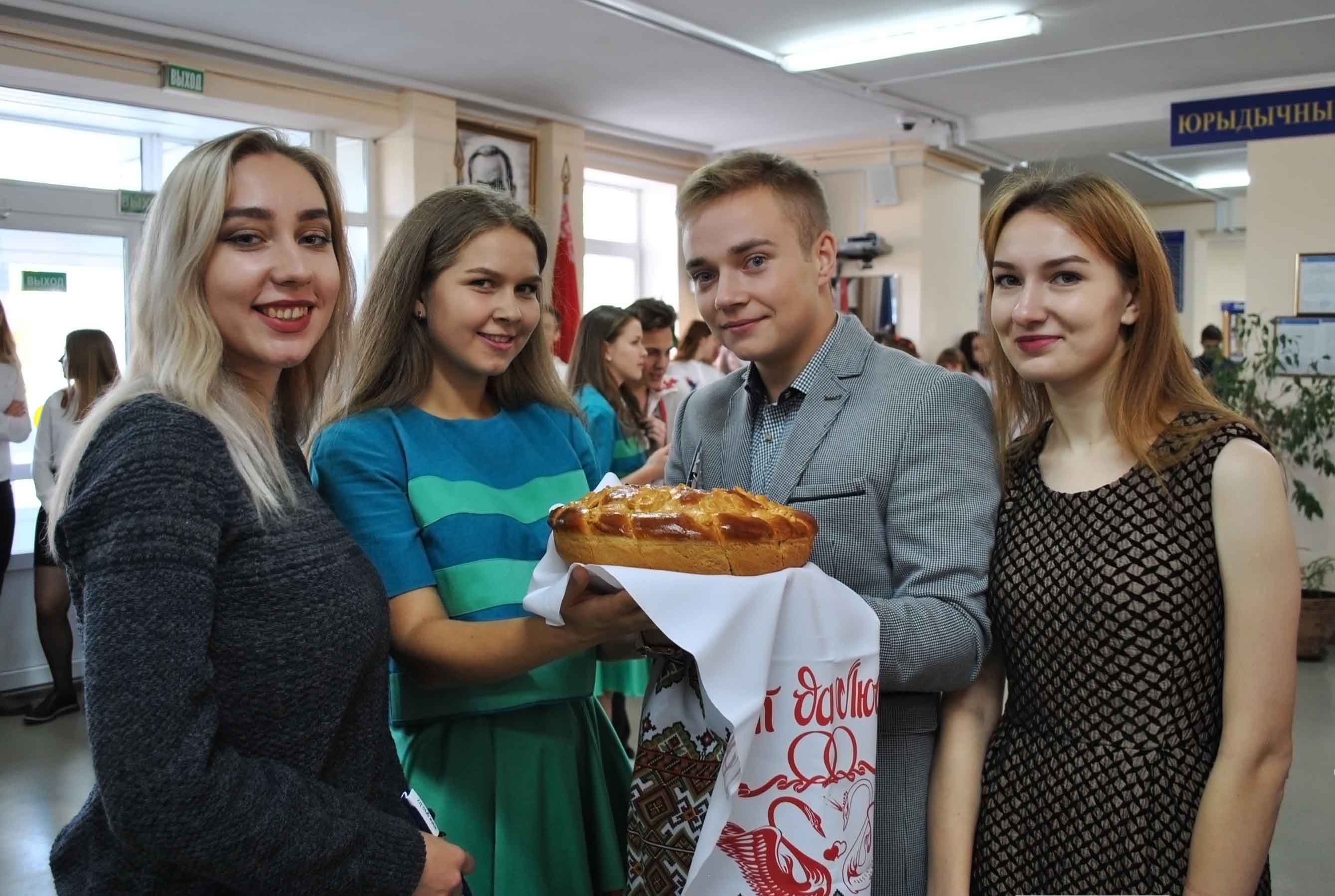 В ГрГУ имени Янки Купалы подвели итоги VII студенческой благотворительной выставки-ярмарки «Беларусь хлебосольная»